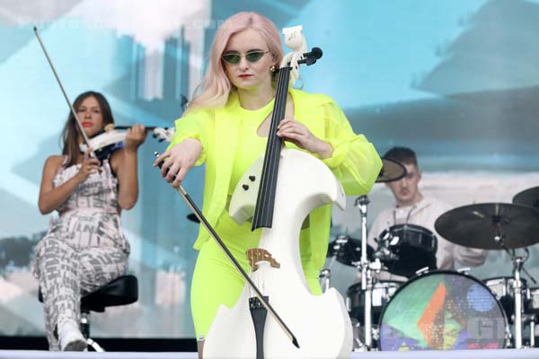 CLEAN BANDIT - 2019-07-21 - PARIS - Hippodrome de Longchamp - Main Stage 2 - 